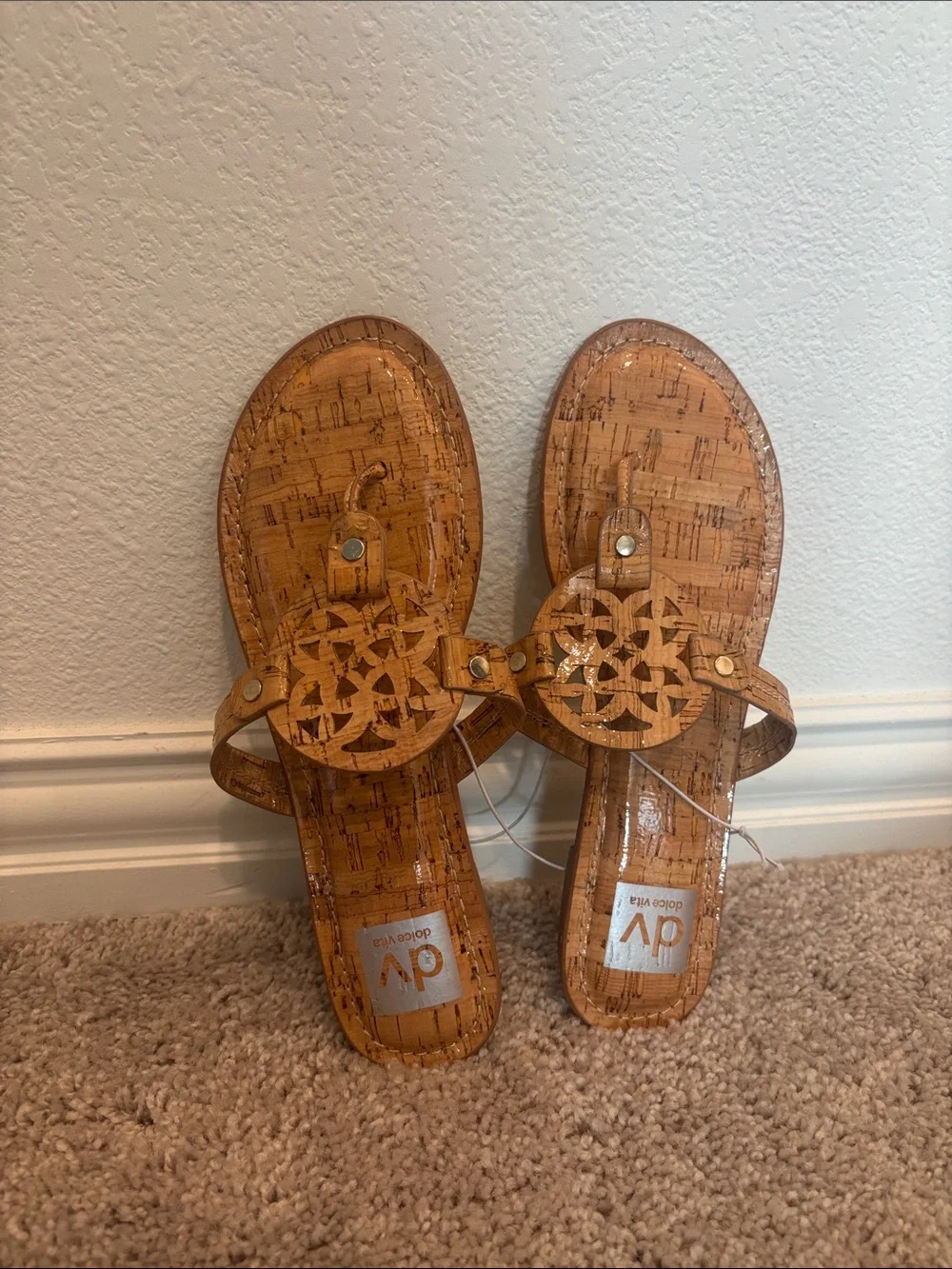 Dolce Vita Cork-Pattern Thong Sandals in Tan size 8 - Picture 6 of 7